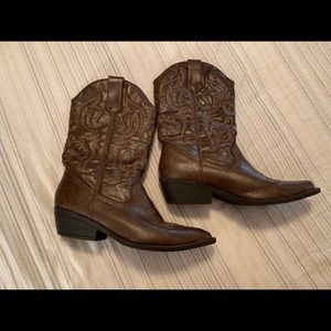 Female cowboy boots